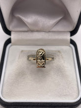 Load image into Gallery viewer, 9ct gold cartouche ring
