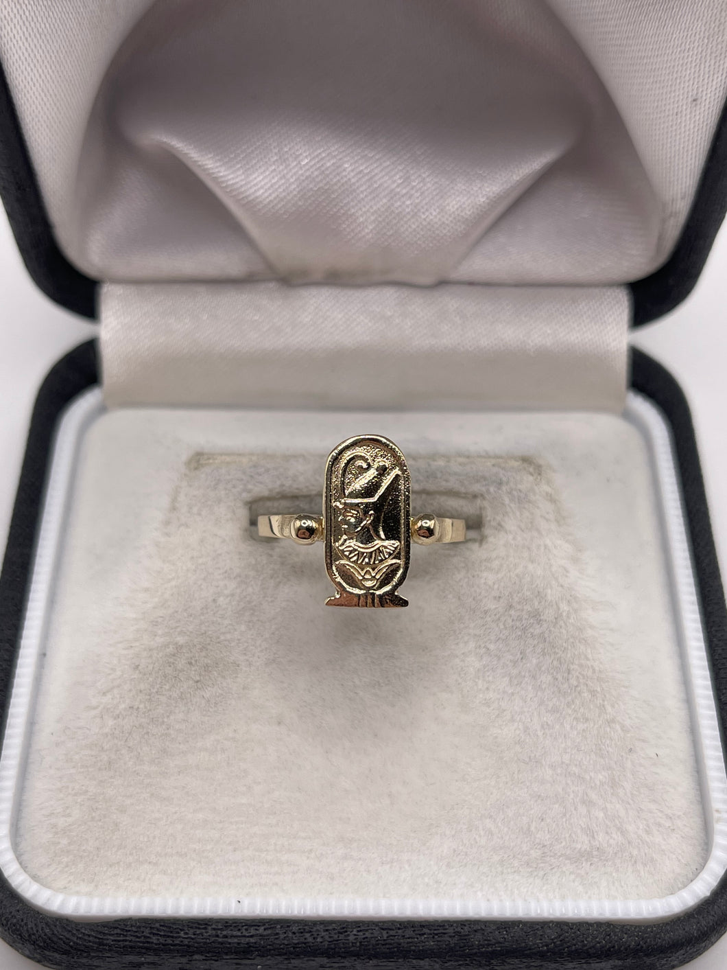 9ct gold cartouche ring