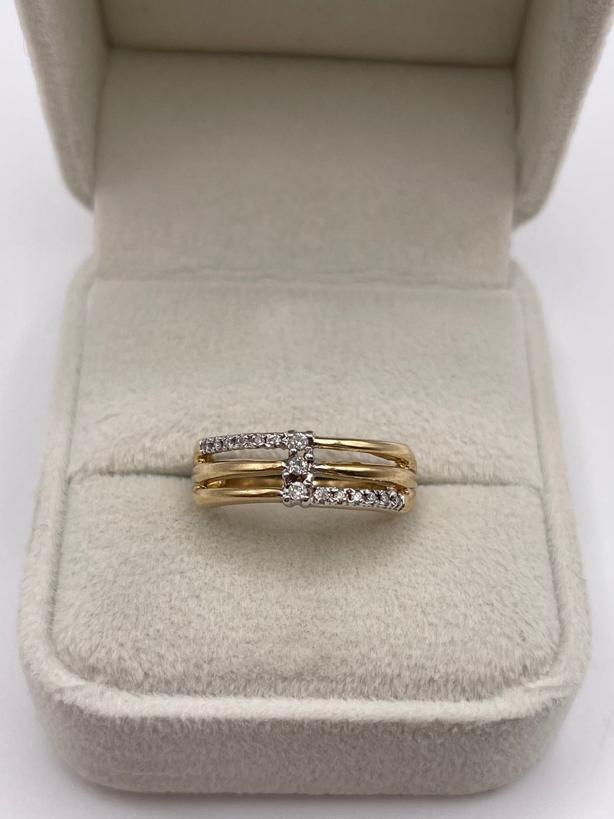 9ct gold diamond ring