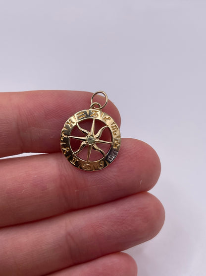9ct gold peridot star sign pendant