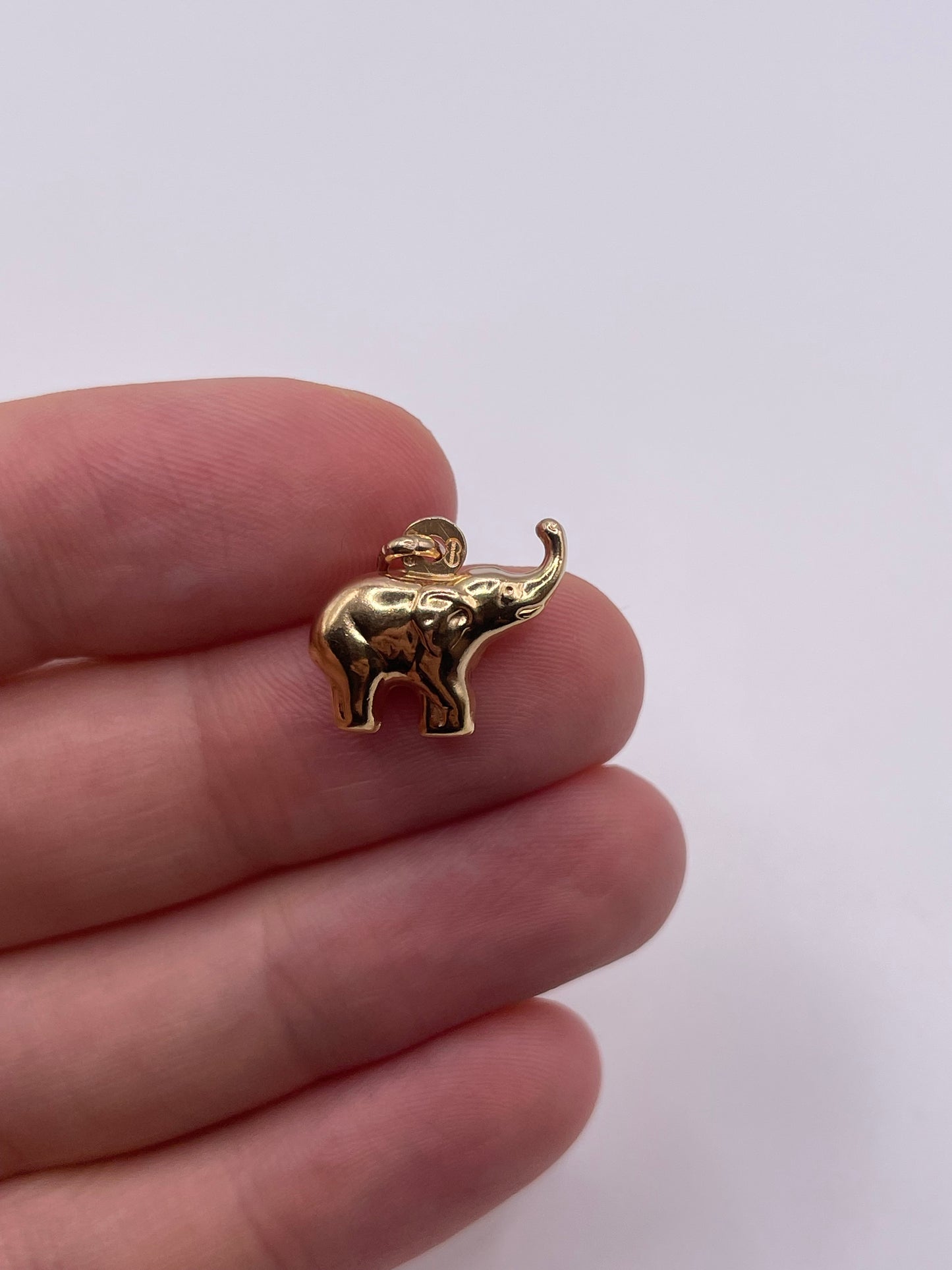 9ct gold elephant charm