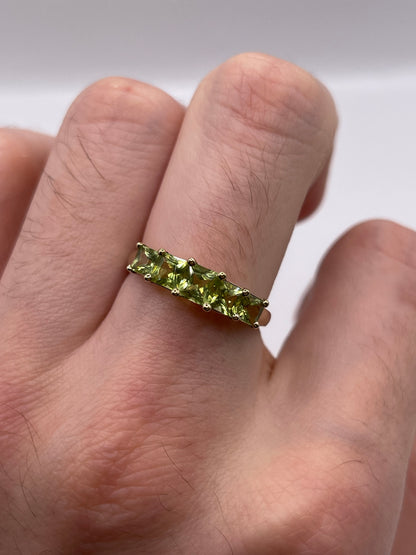9ct gold peridot ring