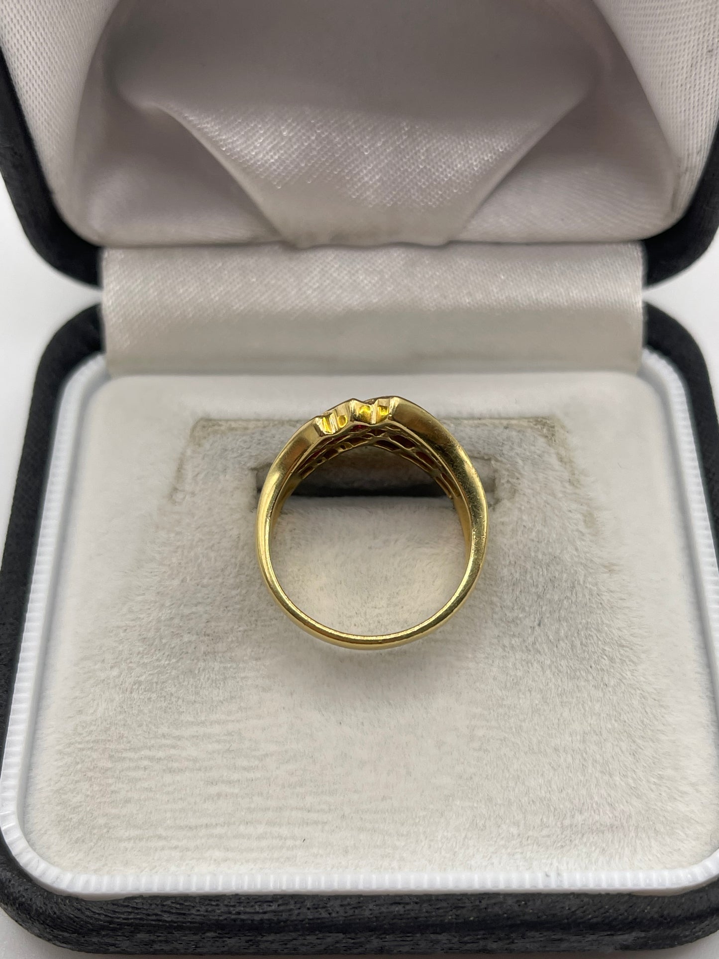 18ct gold ruby and diamond ring
