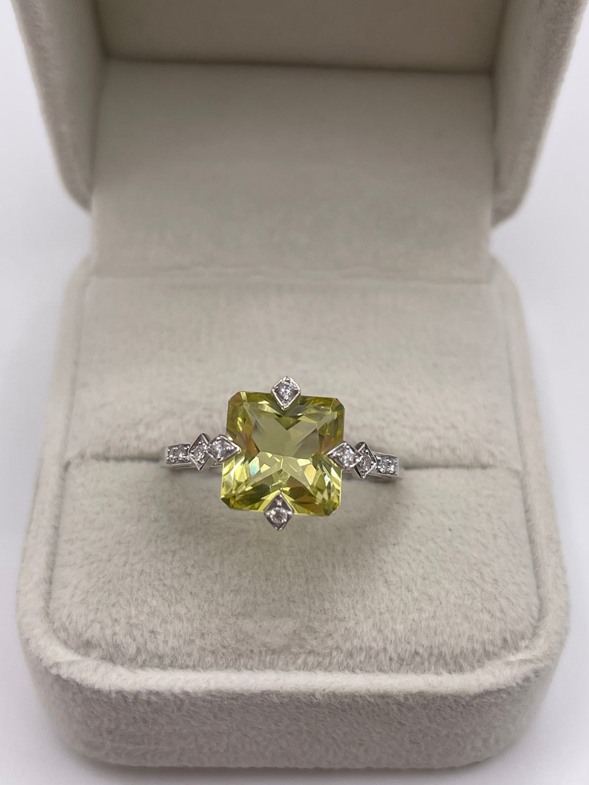 9ct white gold lemon quartz and diamond ring