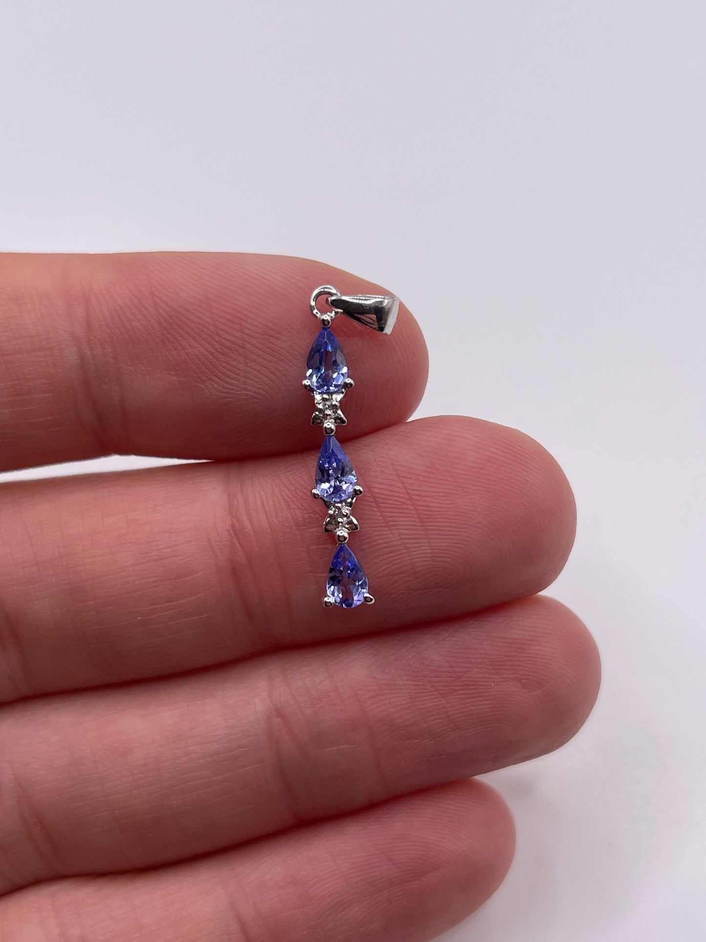 9ct white gold tanzanite and diamond pendant