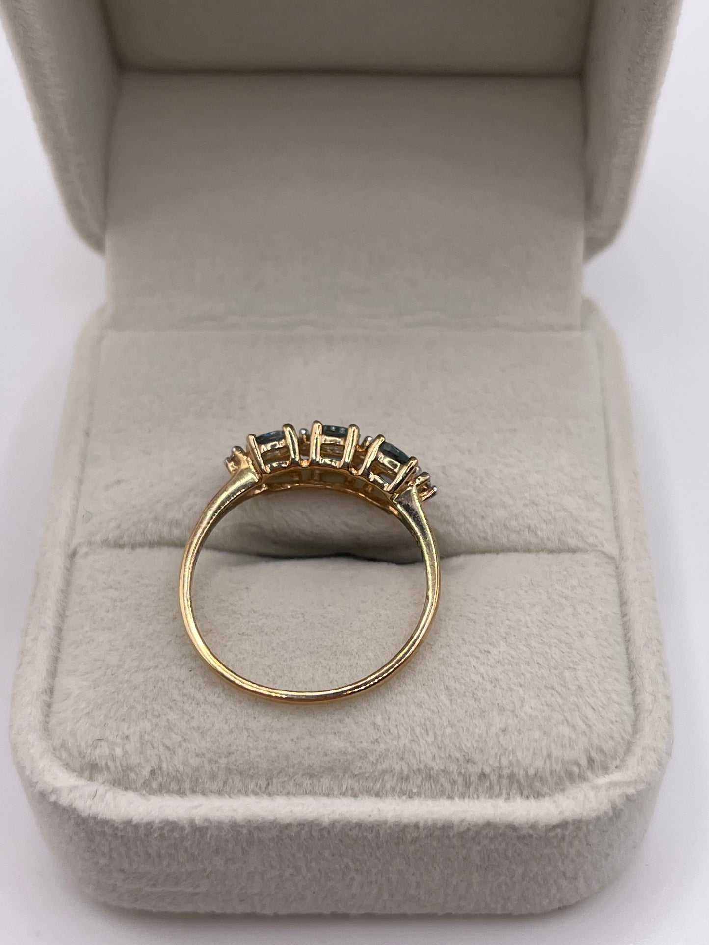 9ct gold alexandrite and zircon ring