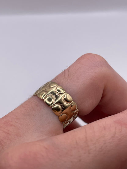 9ct gold patterned band