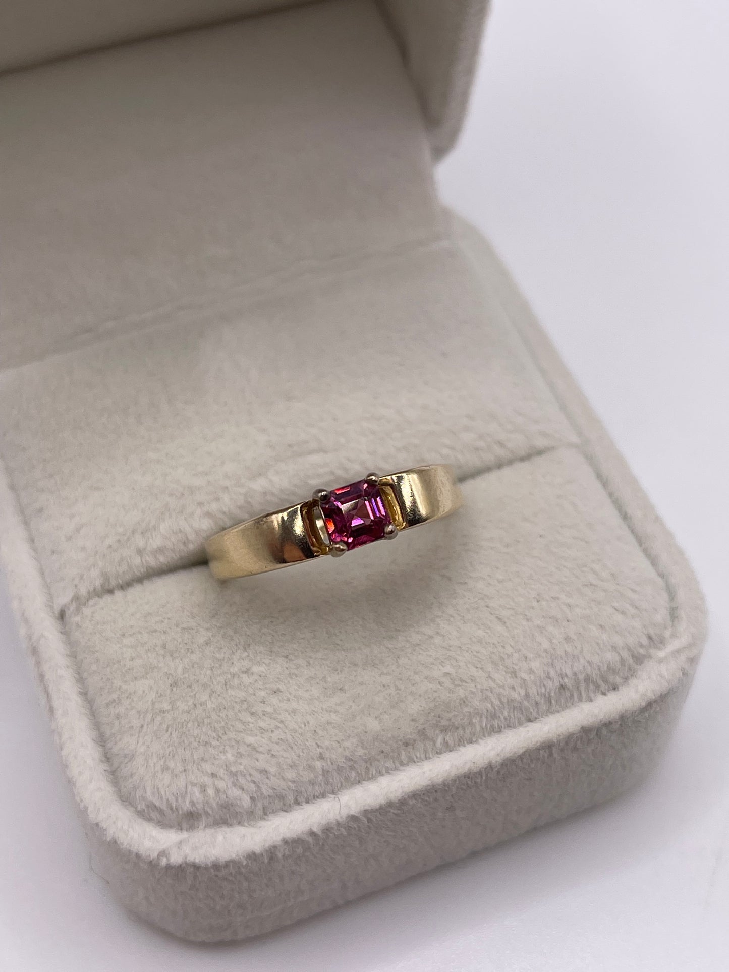 9ct gold tourmaline ring