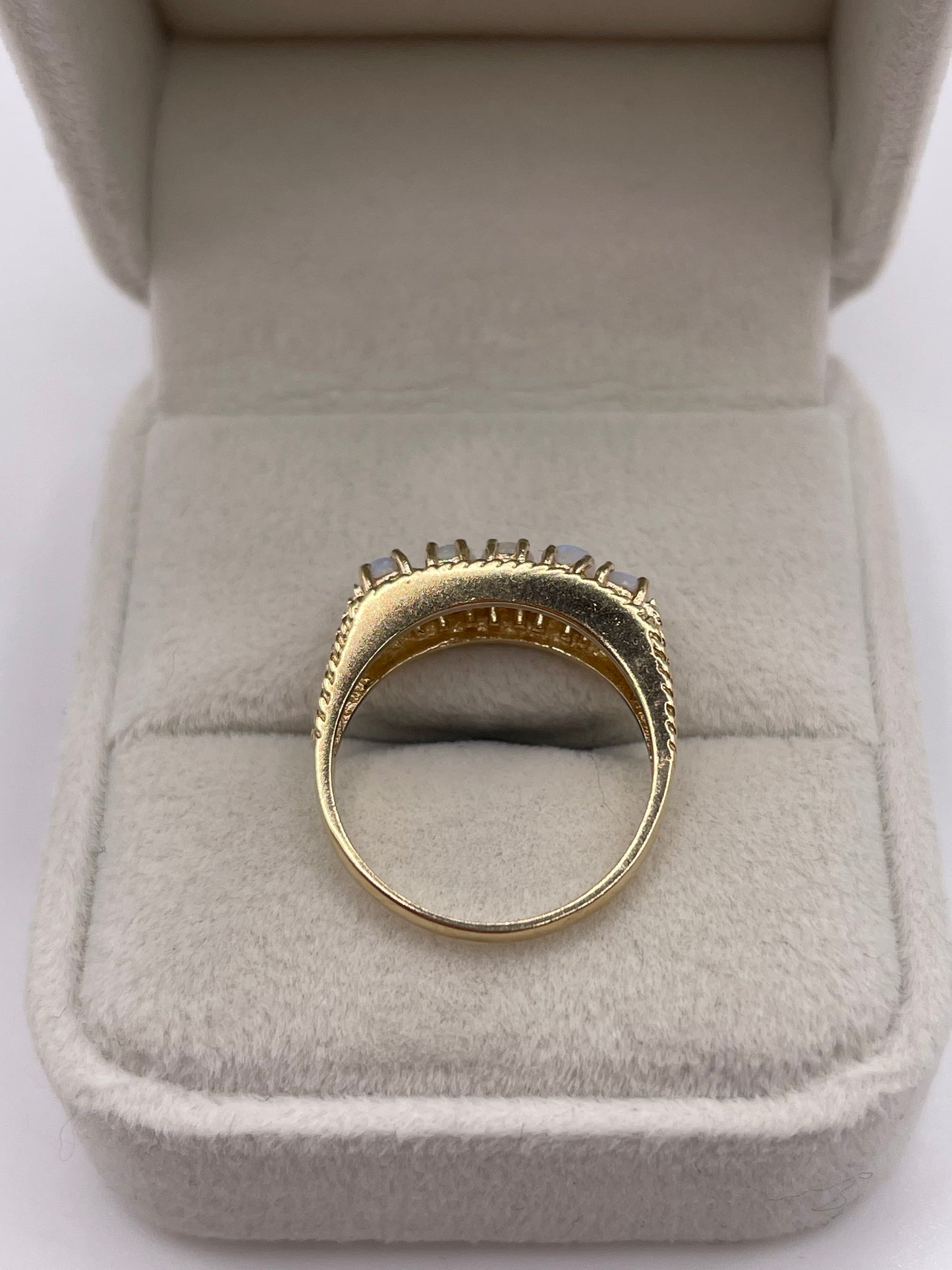 9ct gold opal ring