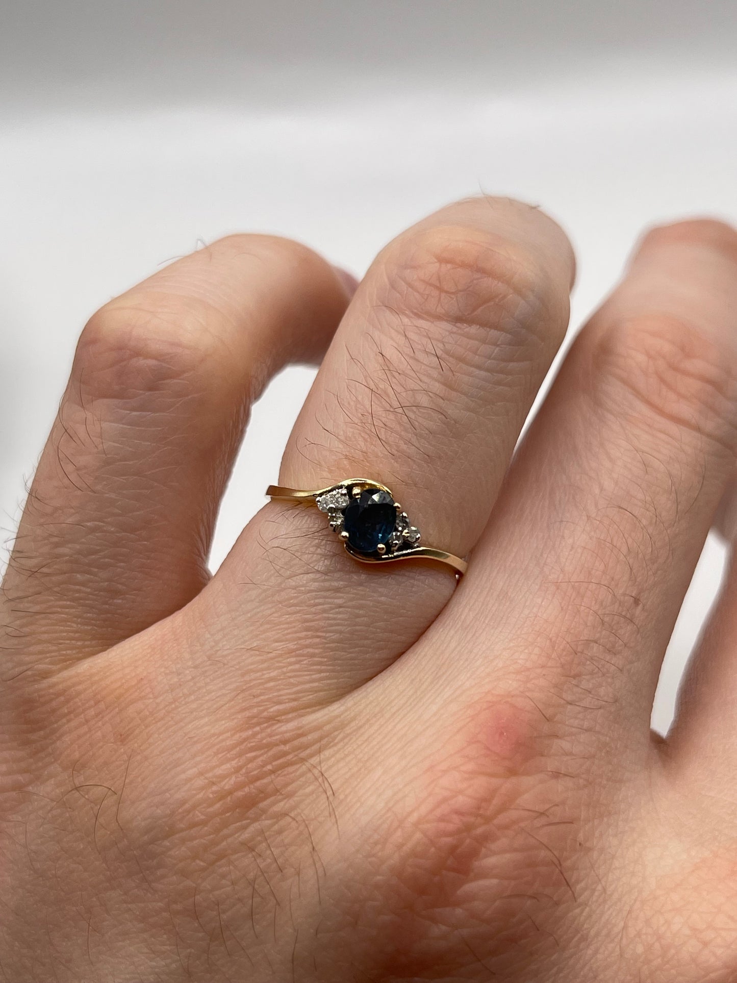 9ct gold sapphire and diamond ring