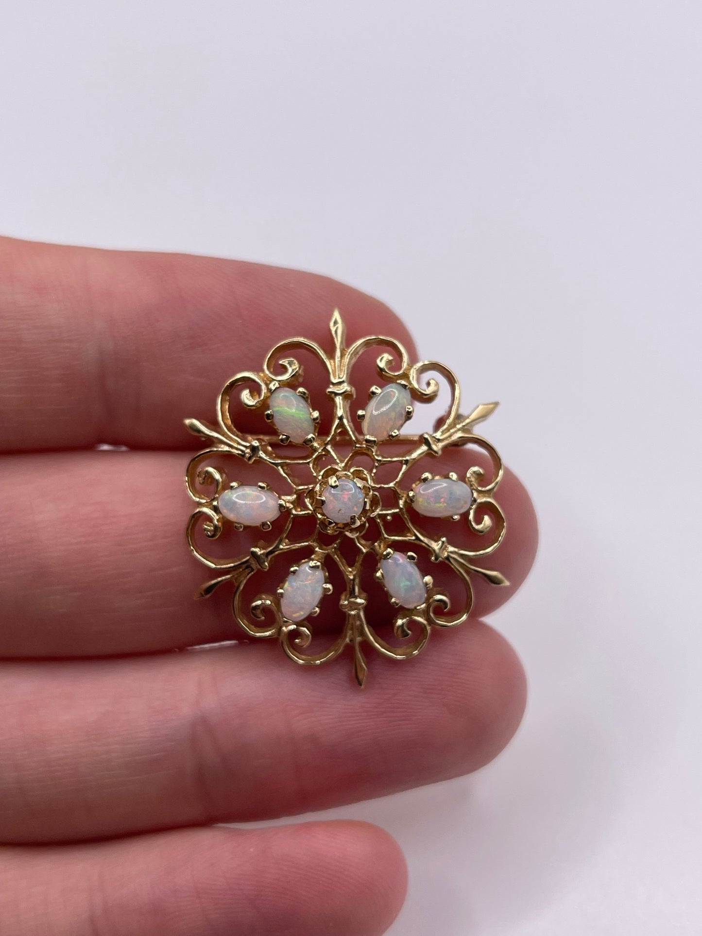 14ct gold opal pendant / brooch