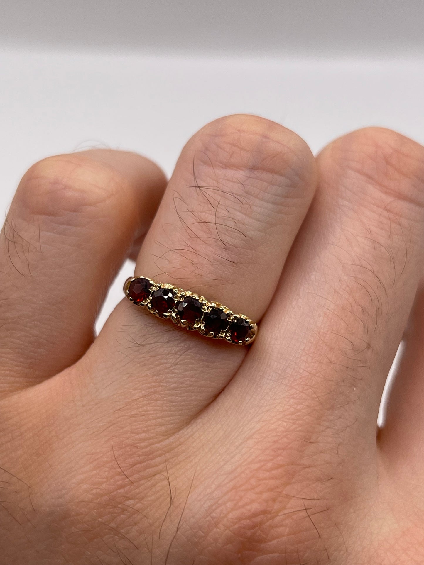 9ct gold garnet ring