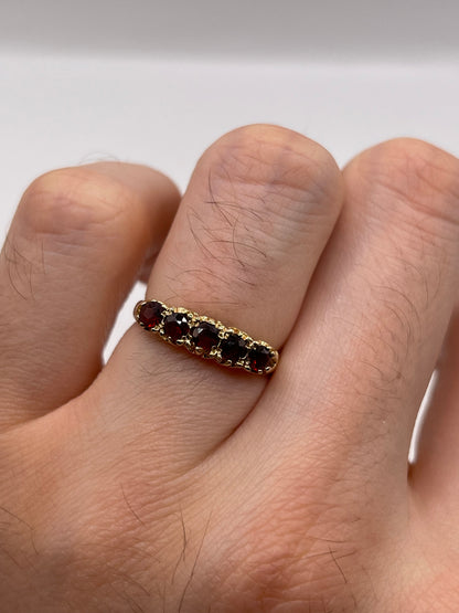 9ct gold garnet ring