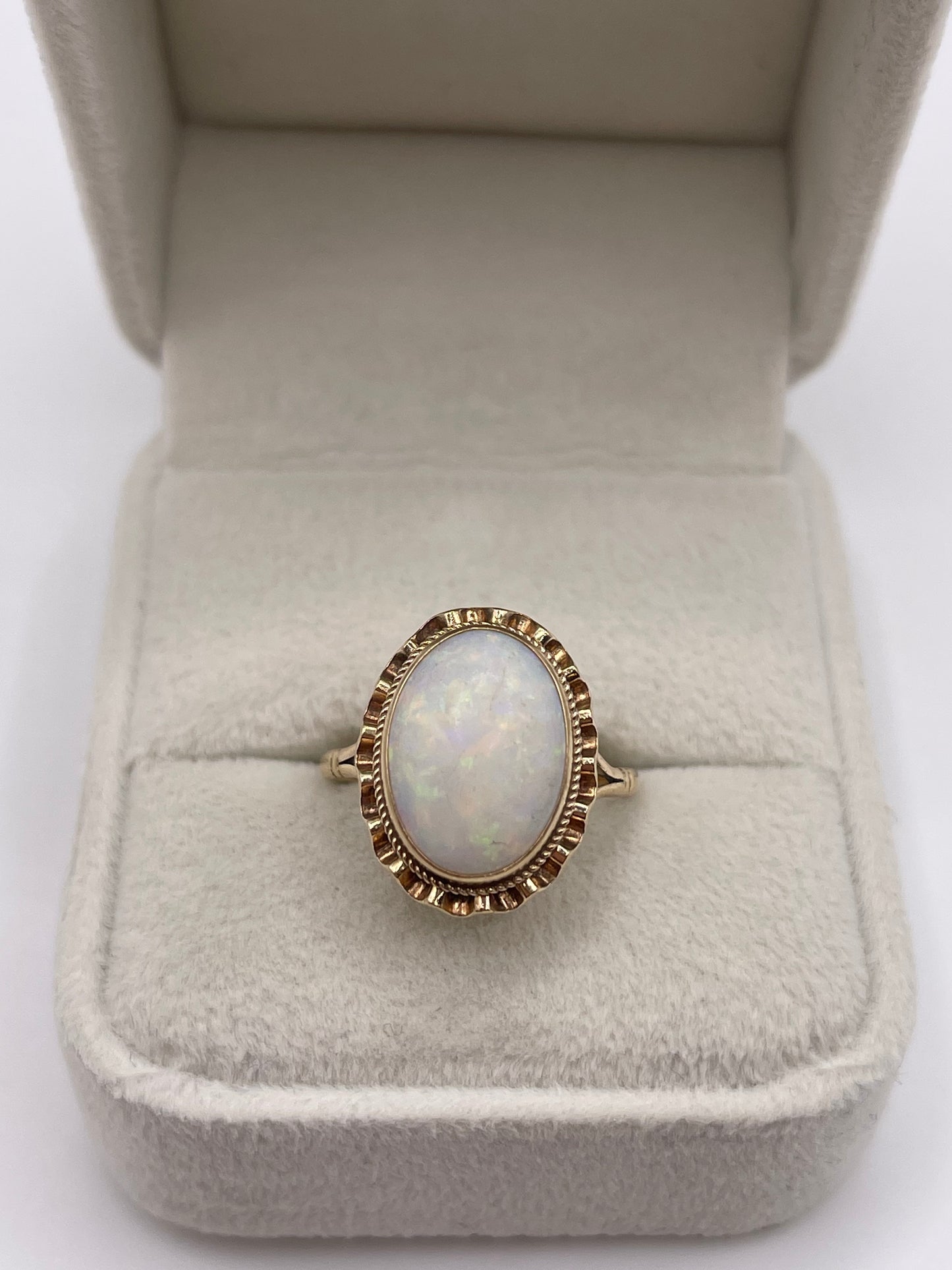 9ct gold opal ring