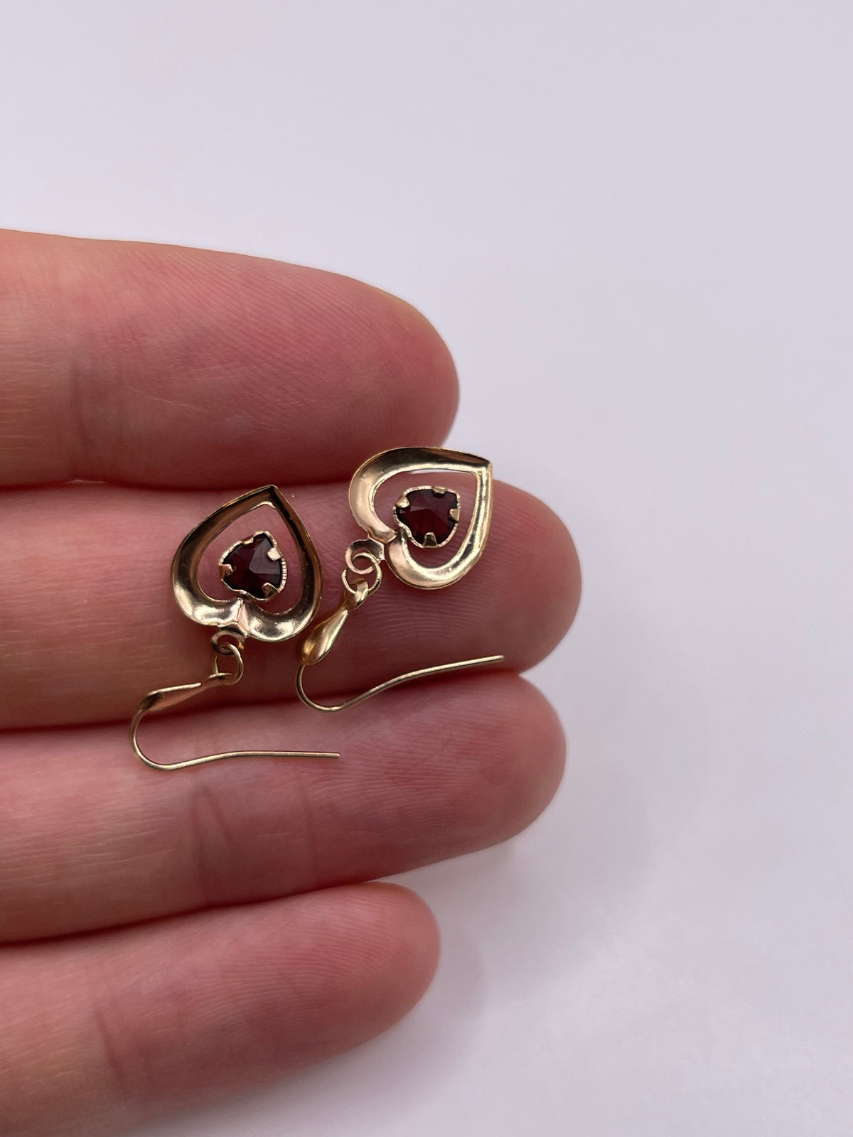 9ct gold garnet earrings