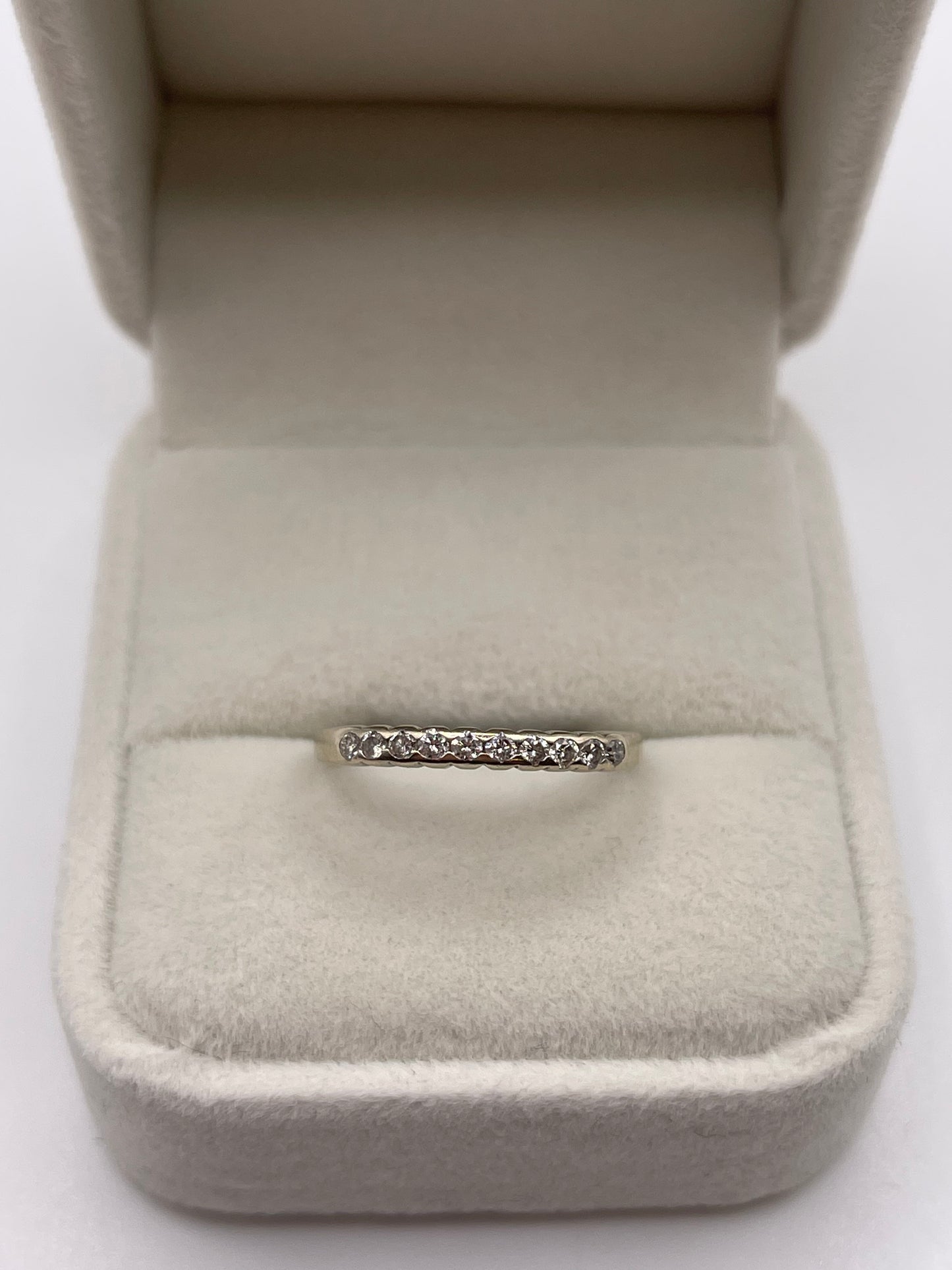 18ct white gold diamond ring