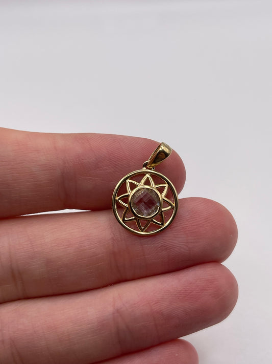 9ct gold quartz pendant