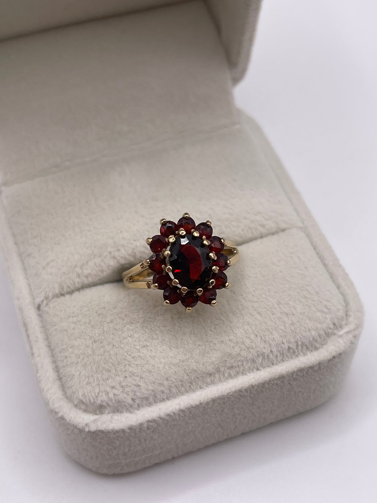9ct gold garnet cluster ring