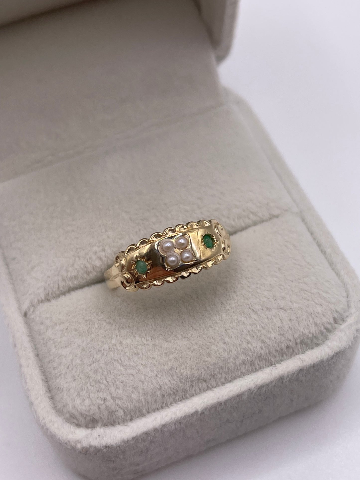 9ct gold emerald and pearl ring