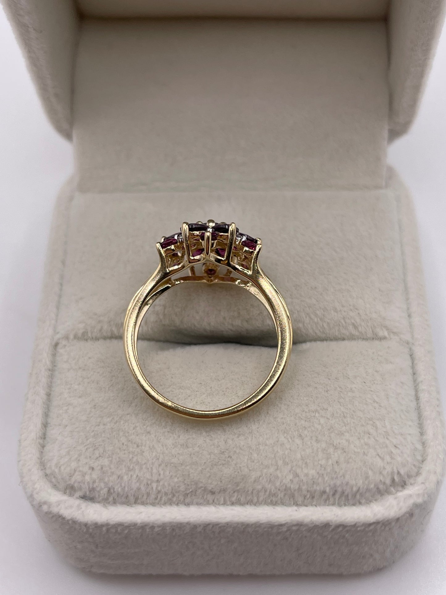 9ct gold garnet and diamond ring