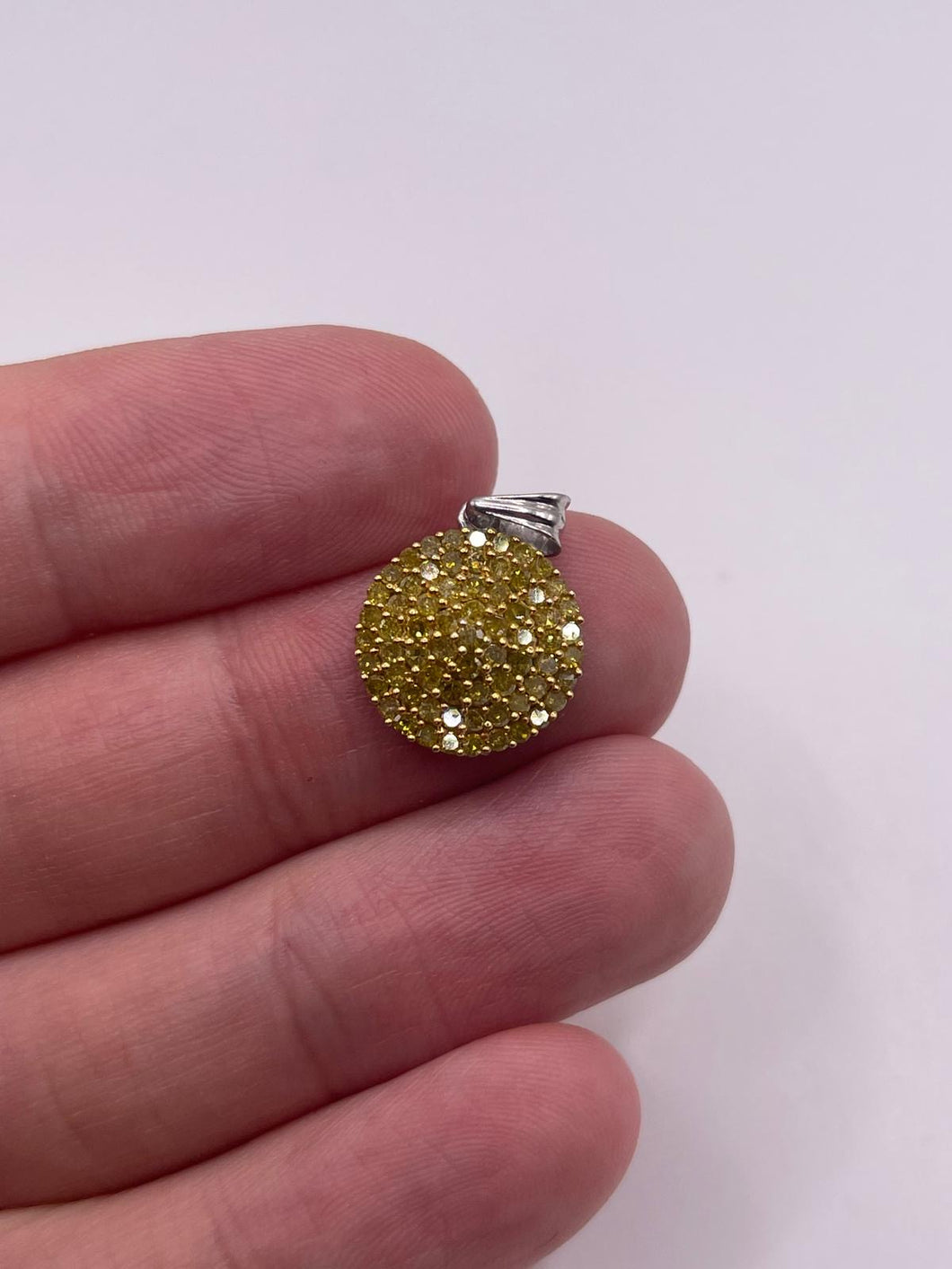 9ct white gold yellow diamond pendant