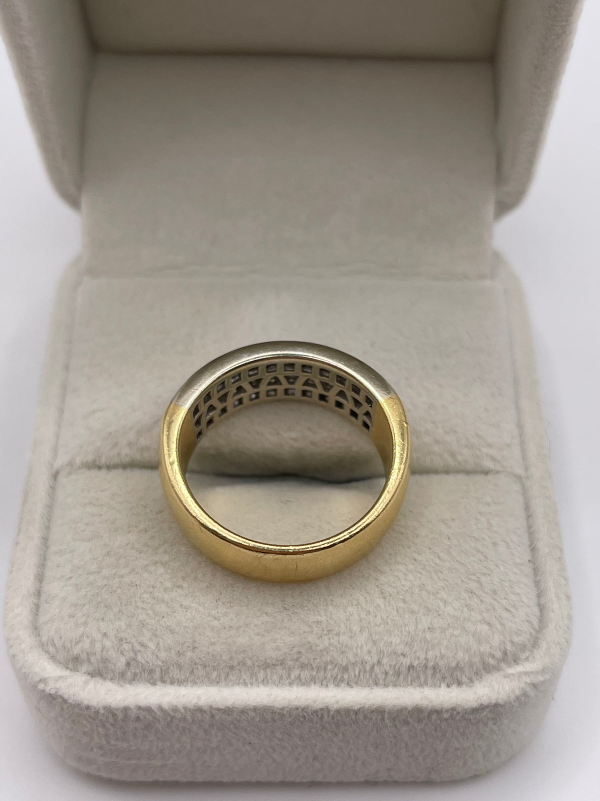18ct gold 2.26ct diamond cluster ring