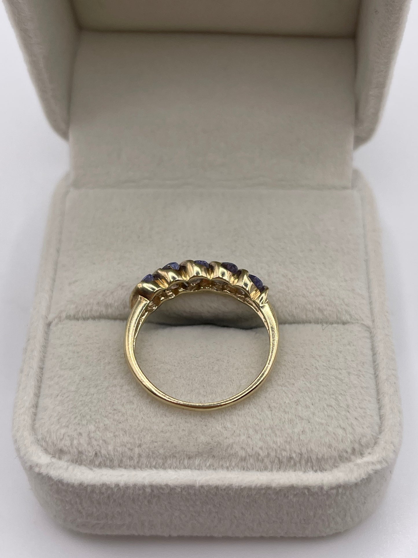 9ct gold tanzanite ring