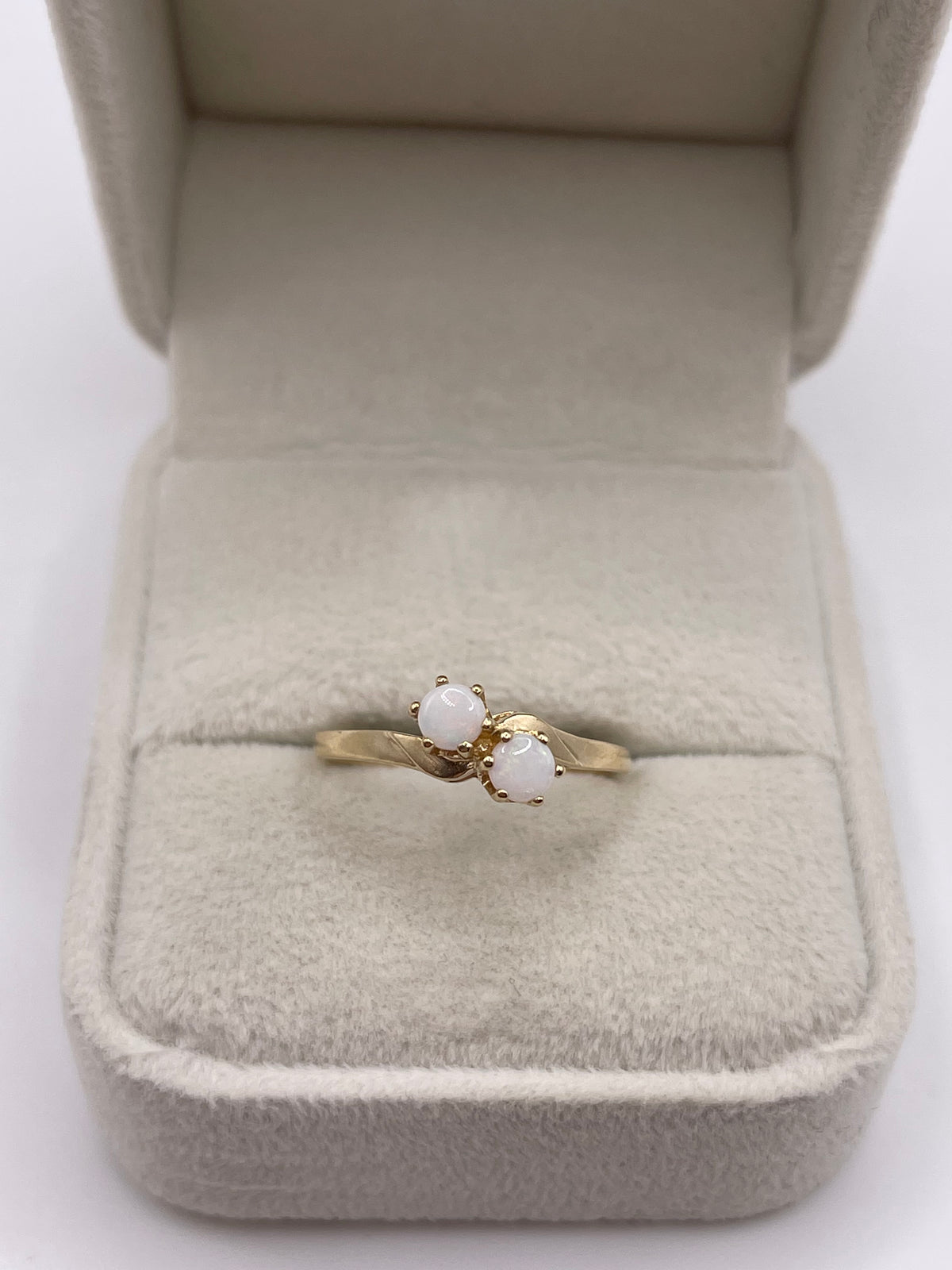 9ct gold opal ring
