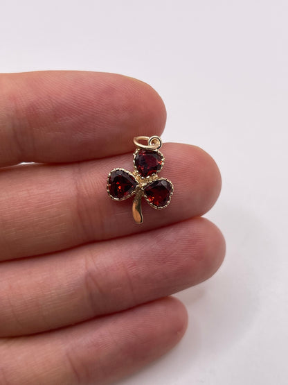9ct gold garnet clover pendant