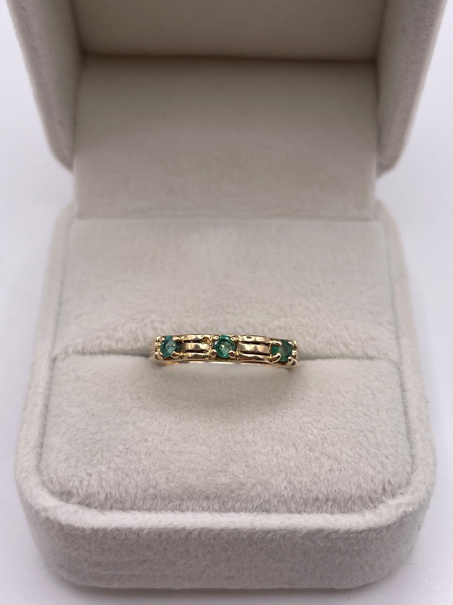 9ct gold emerald ring