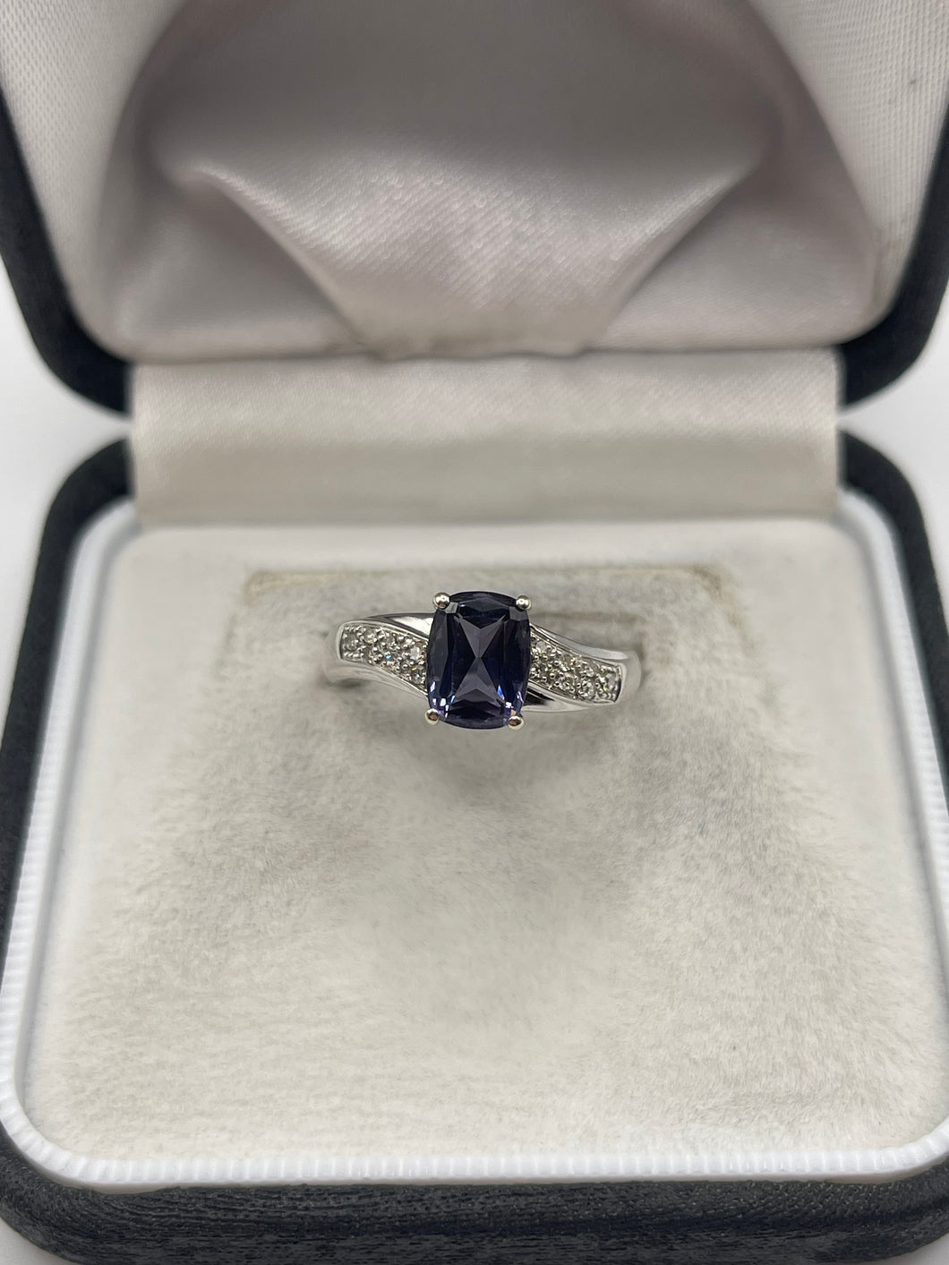 9ct white gold blueberry quartz and diamond ring
