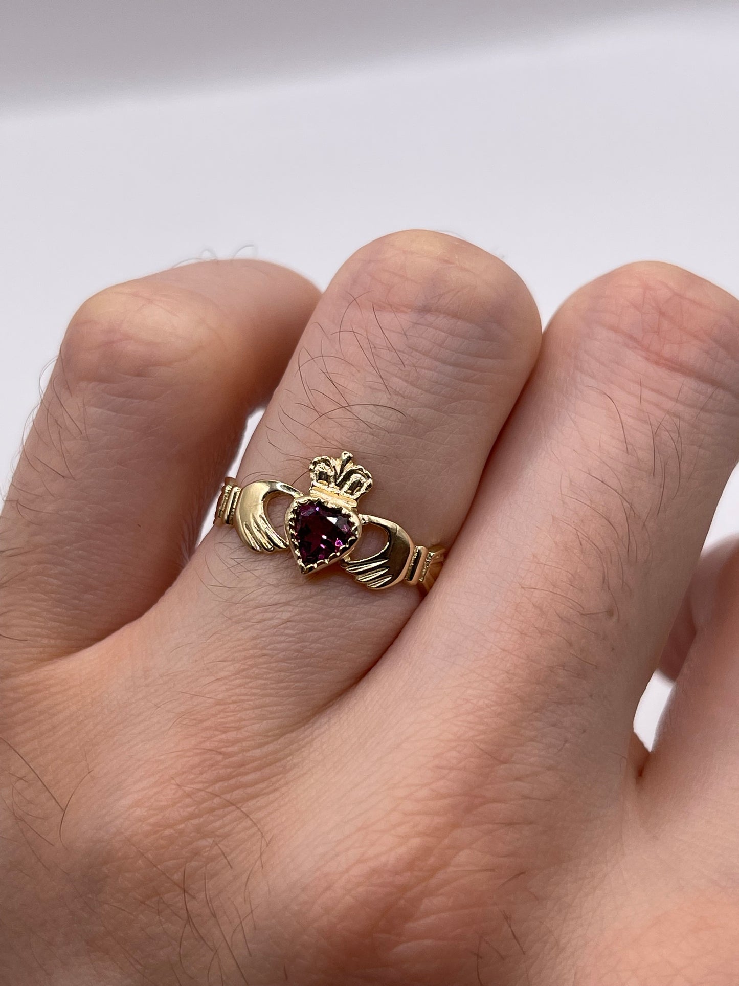 9ct gold almandine garnet claddagh ring