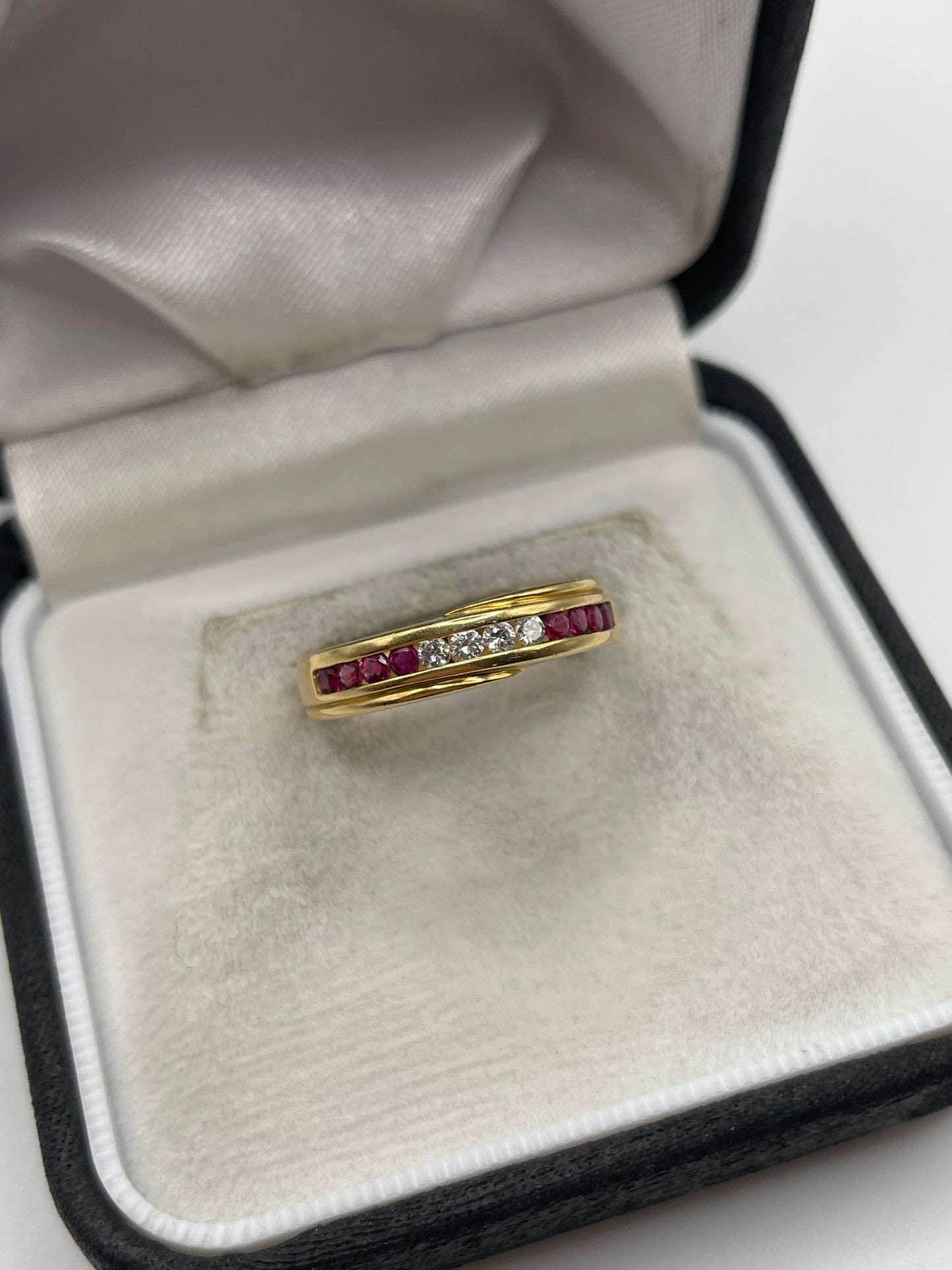 18ct gold ruby and diamond ring