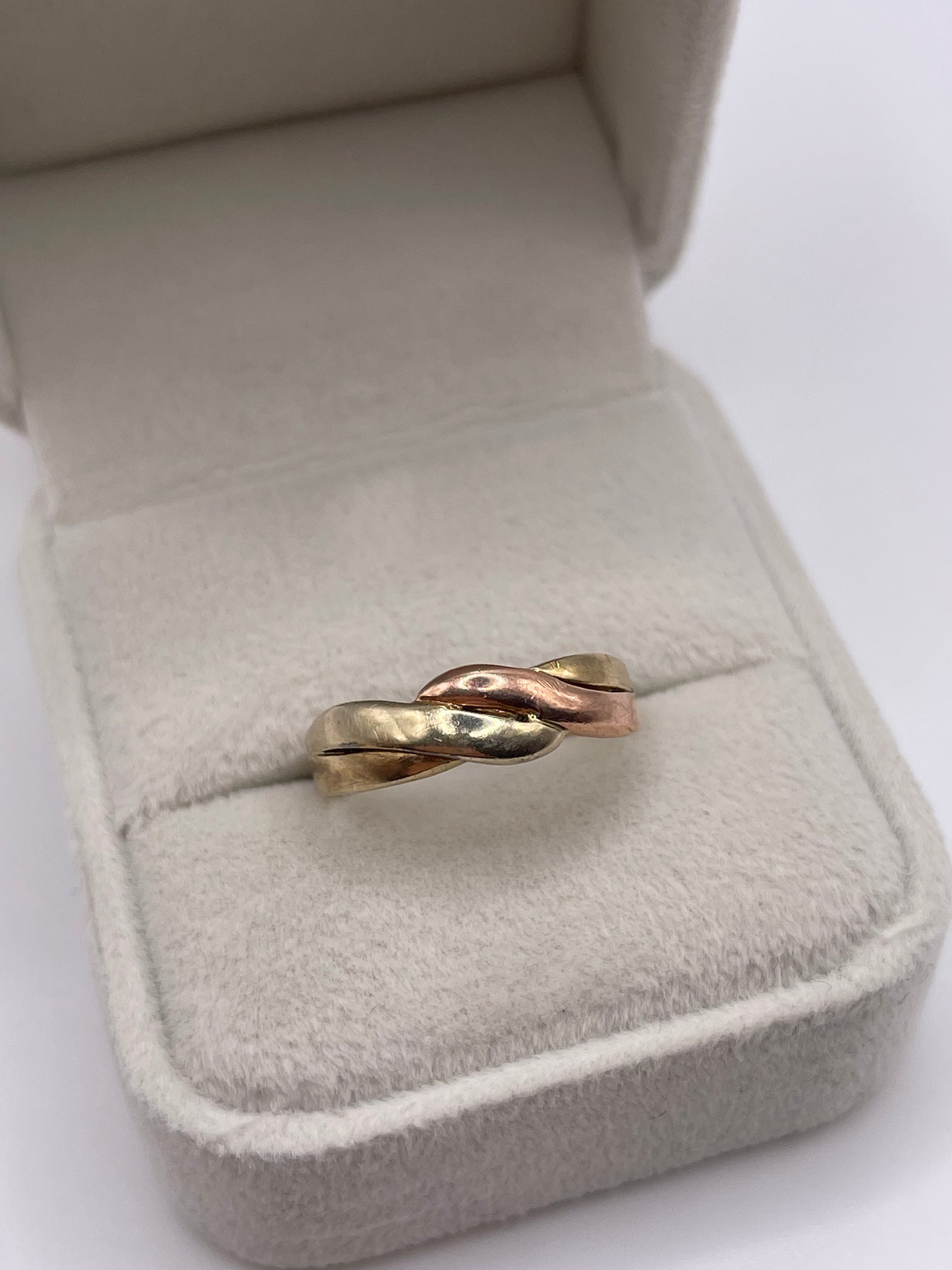 9ct tri gold ring