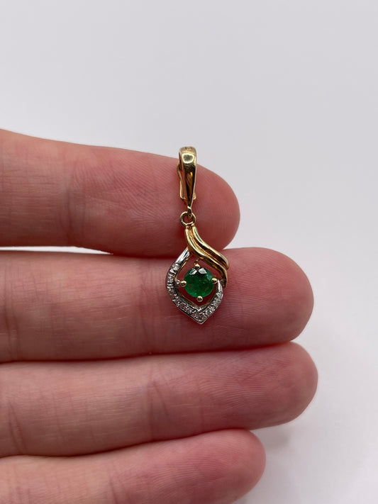 14ct gold emerald and diamond pendant