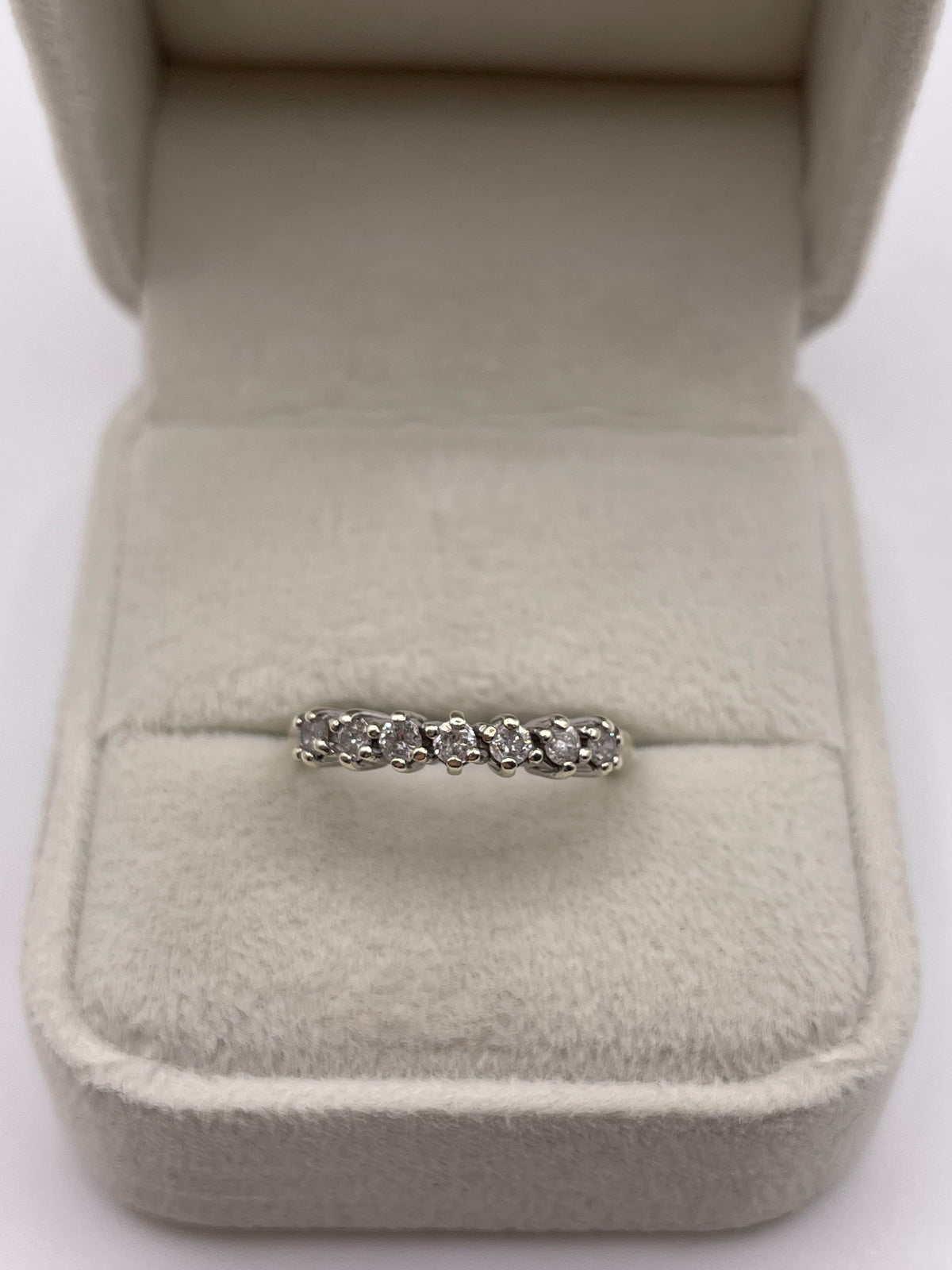 9ct white gold 33 point diamond ring