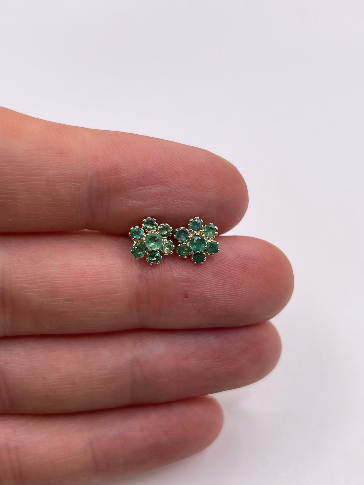 9ct gold emerald earrings