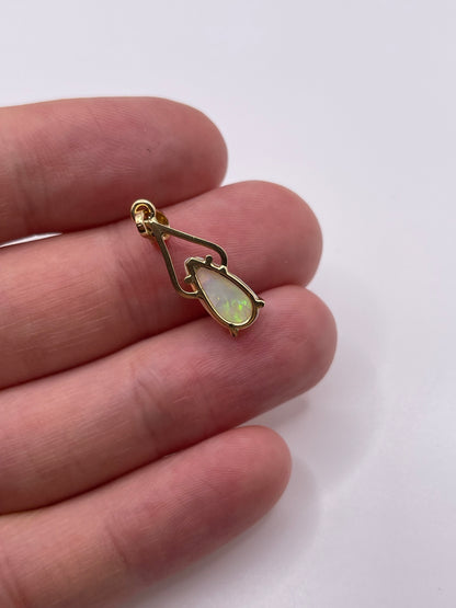14ct gold opal pendant