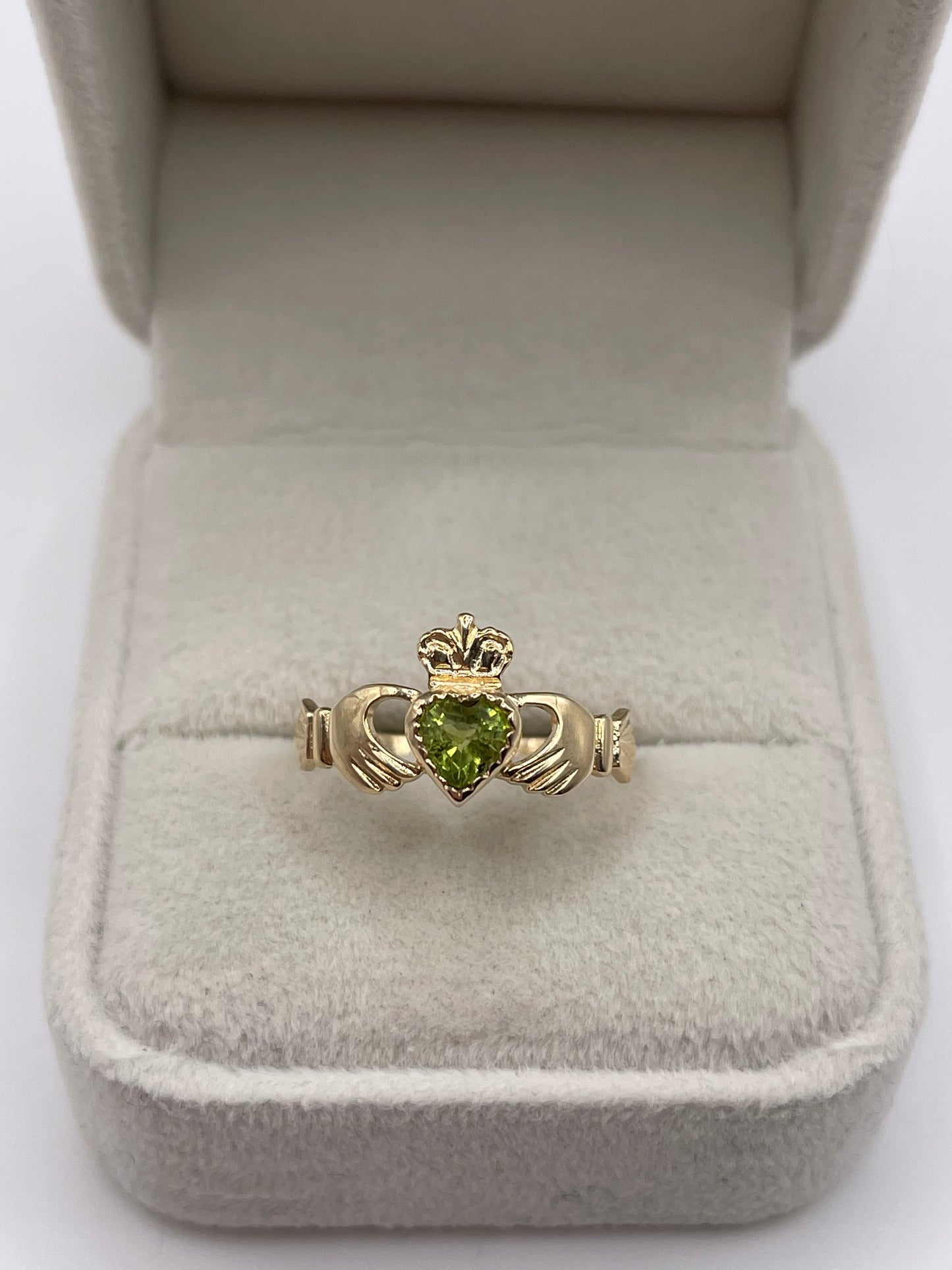9ct gold peridot claddagh ring