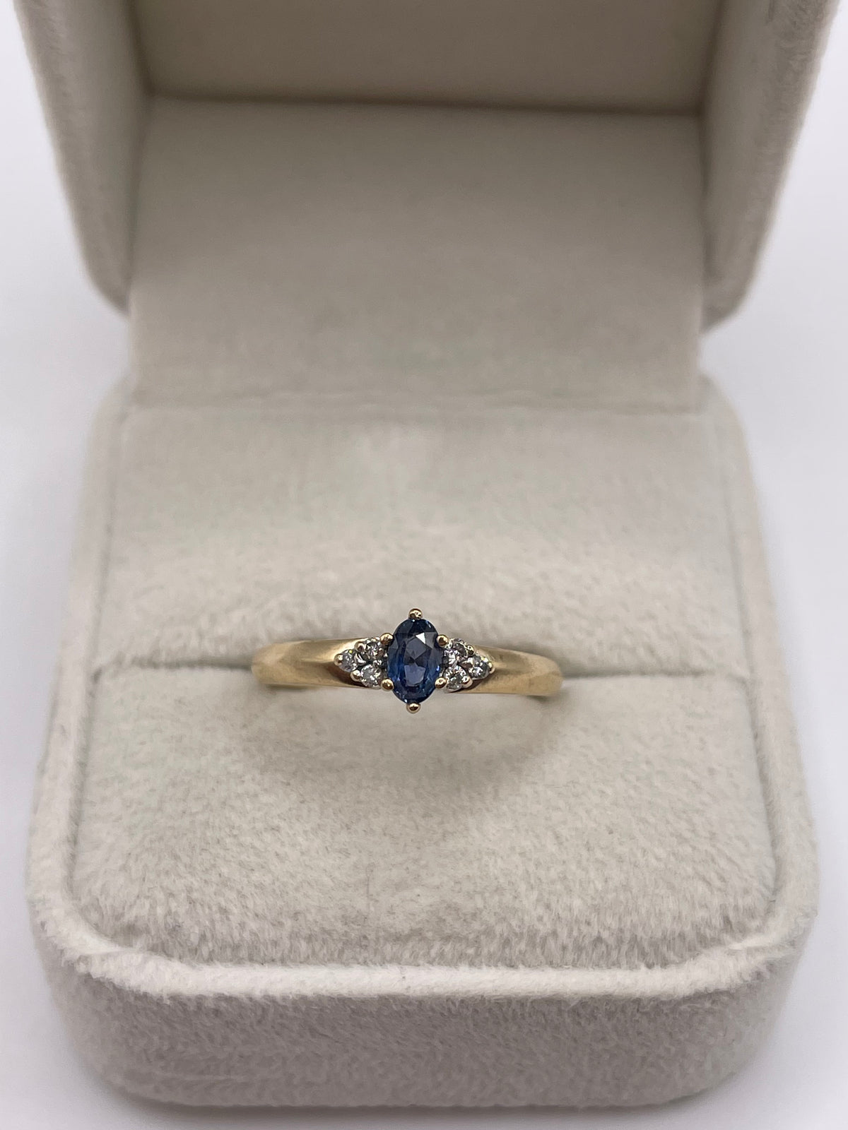 9ct gold sapphire and diamond ring