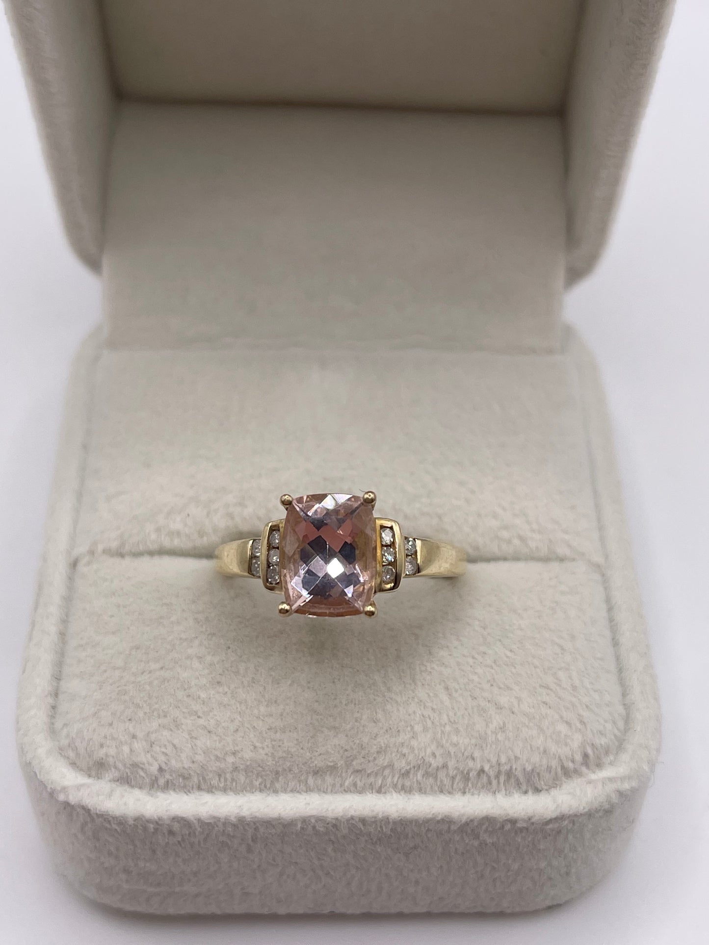 9ct gold morganite and diamond ring