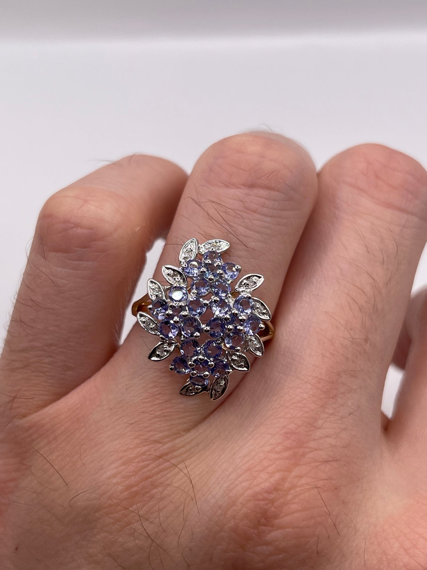 9ct gold tanzanite and diamond ring