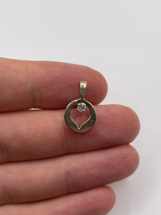 9ct gold cz pendant