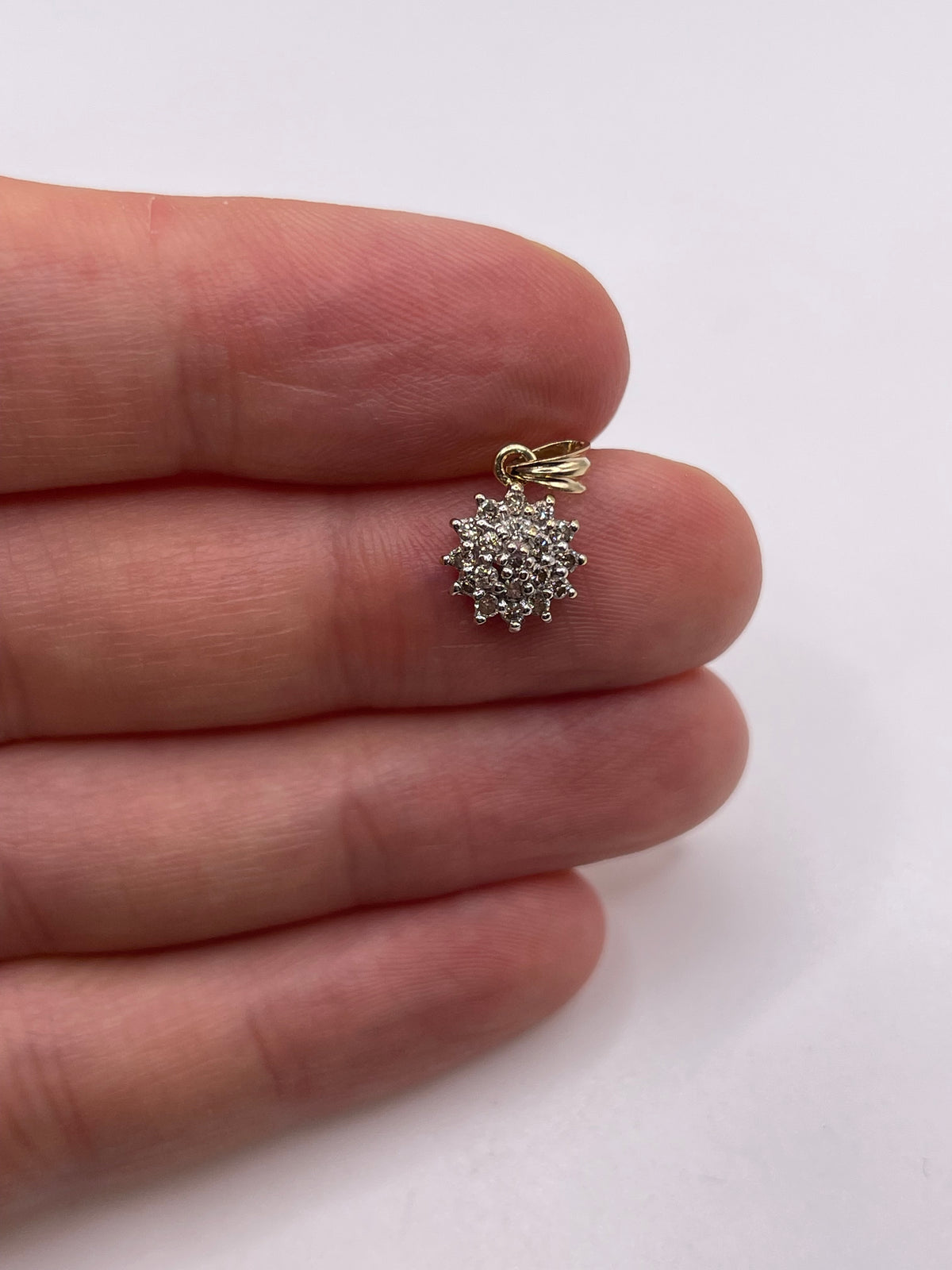 9ct gold diamond cluster pendant