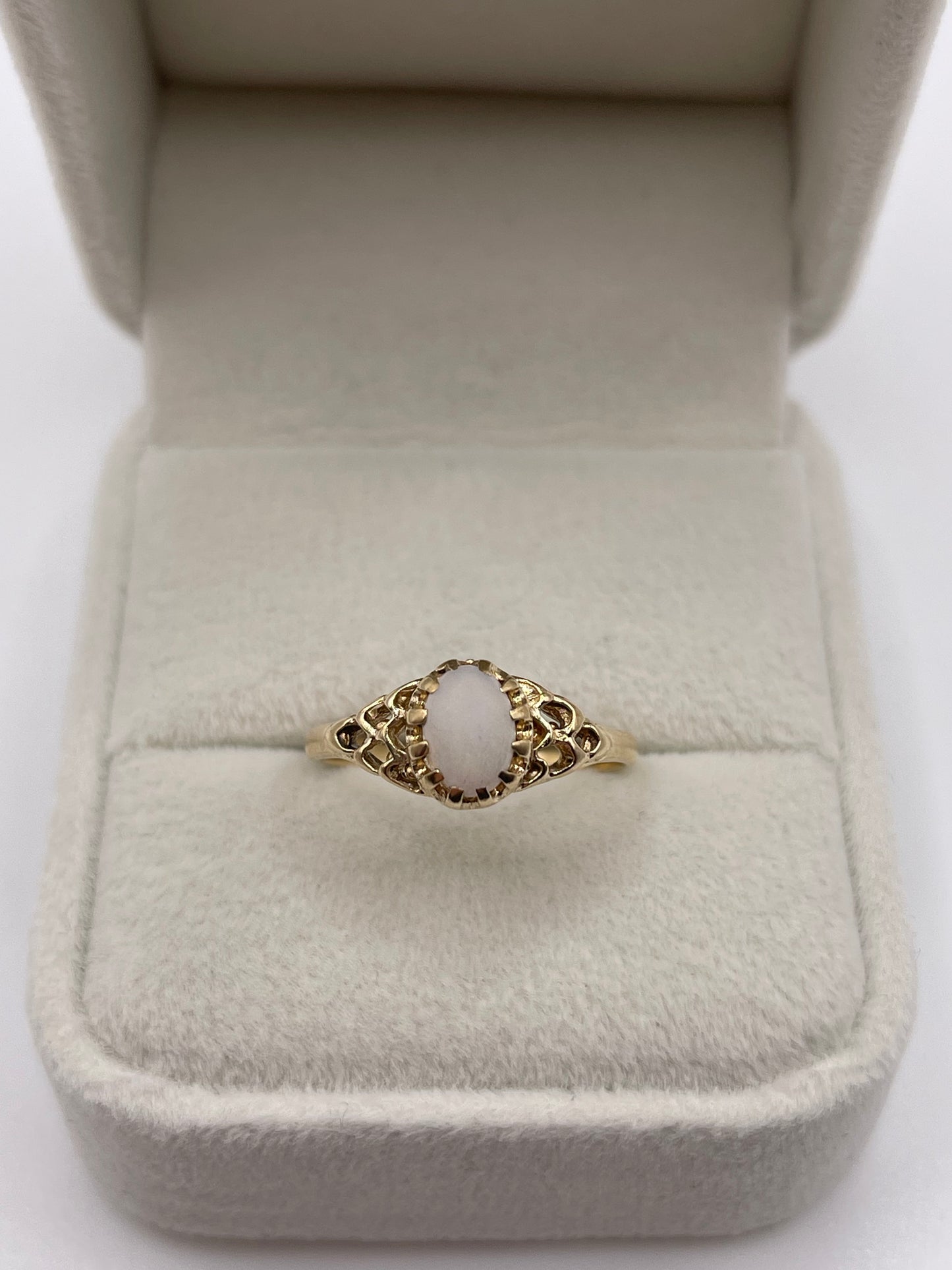 9ct gold opal ring
