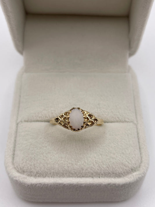 9ct gold opal ring