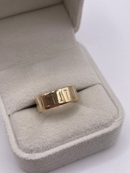 9ct gold patterned band