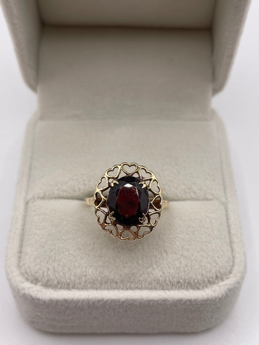 9ct gold garnet ring