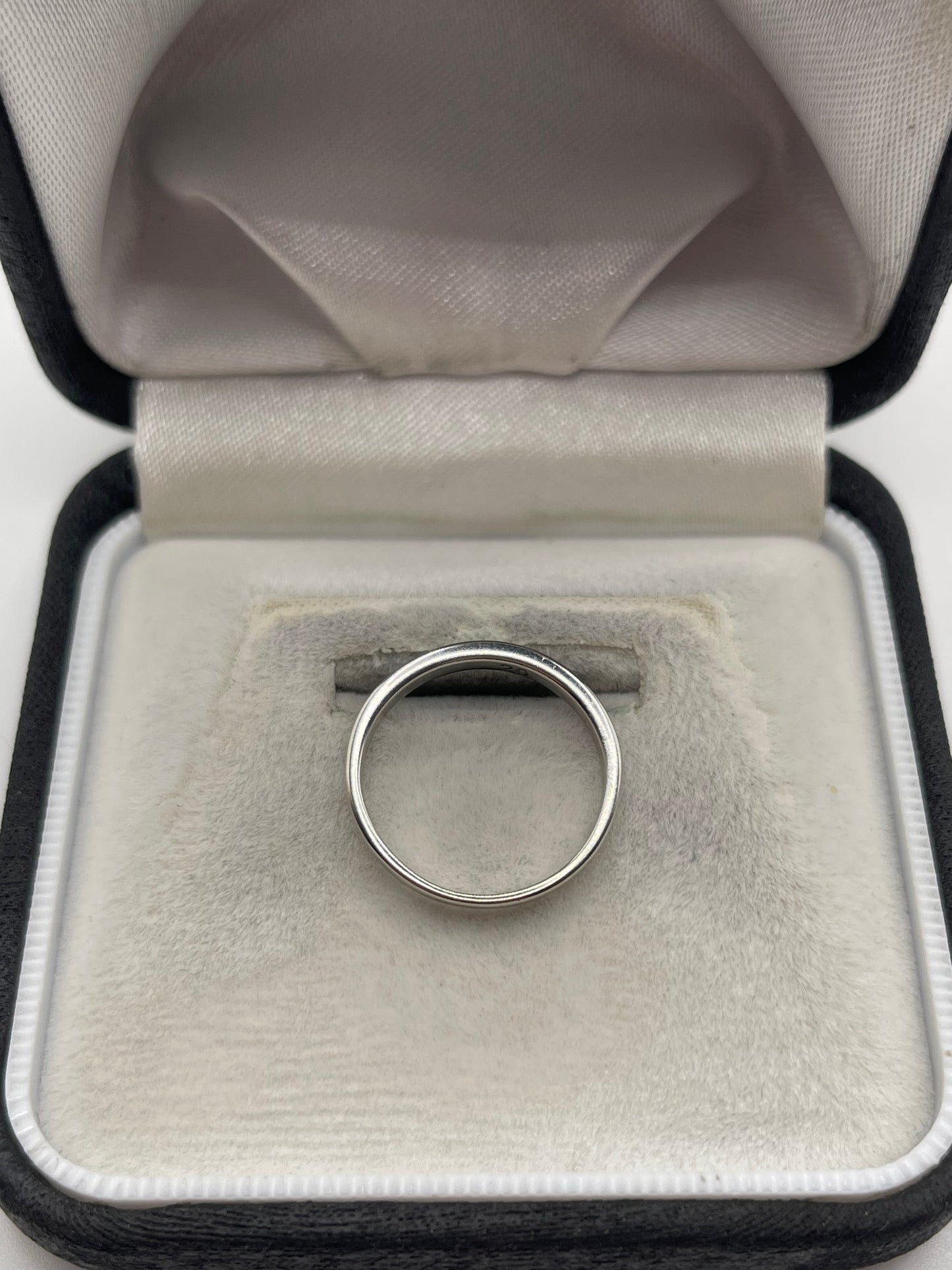 9ct white gold diamond ring