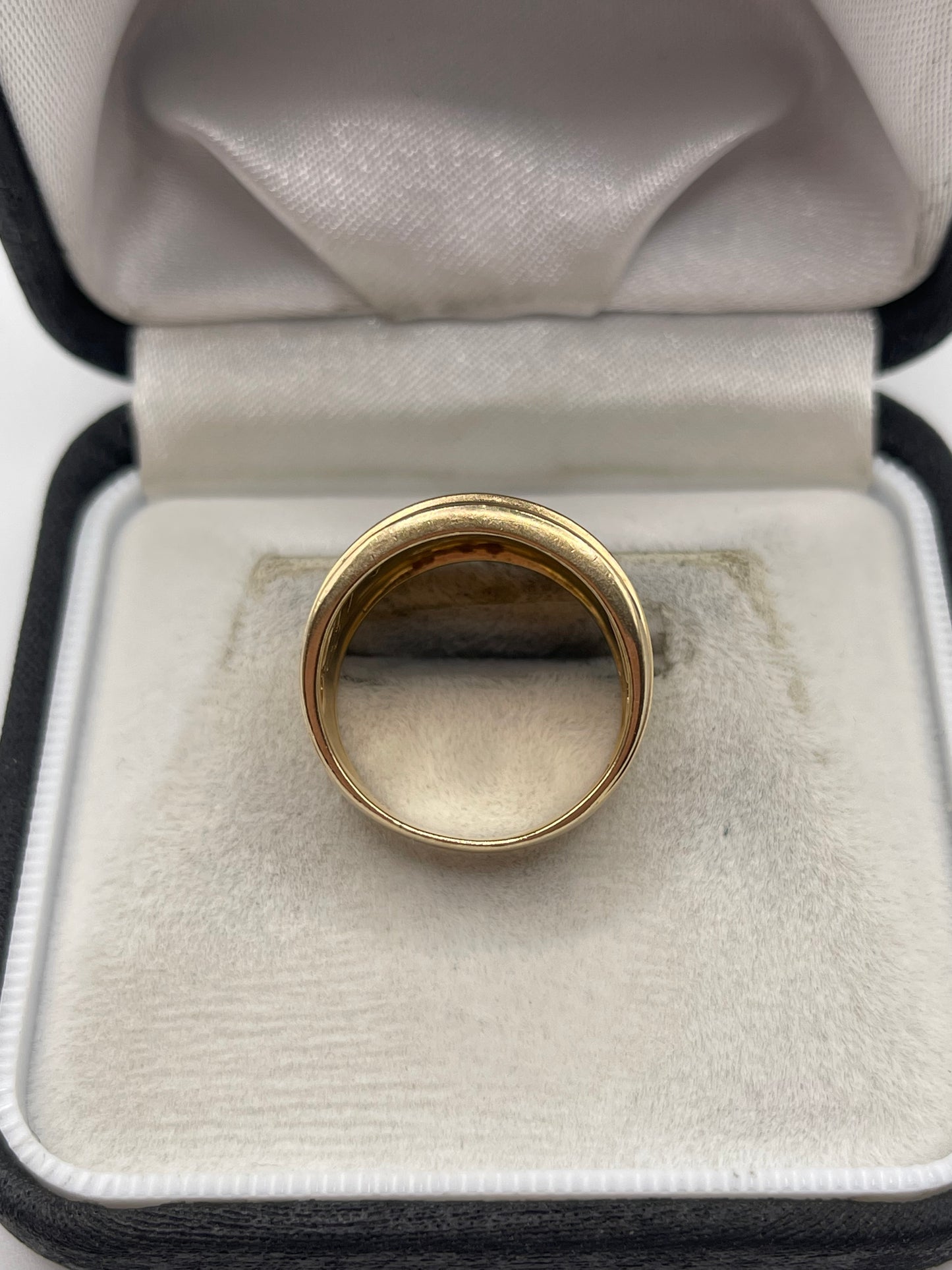 9ct gold enamel and diamond ring